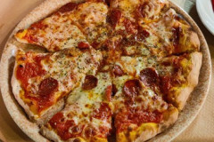 Pizza at Da Claudio Kamares