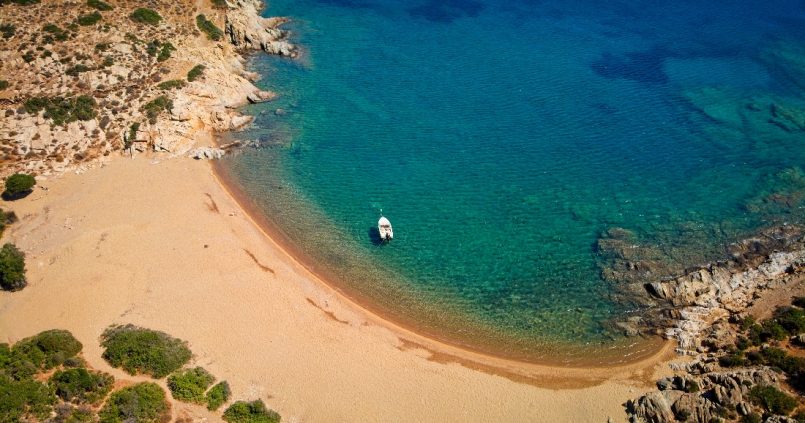 Tris Ekklisies Beach