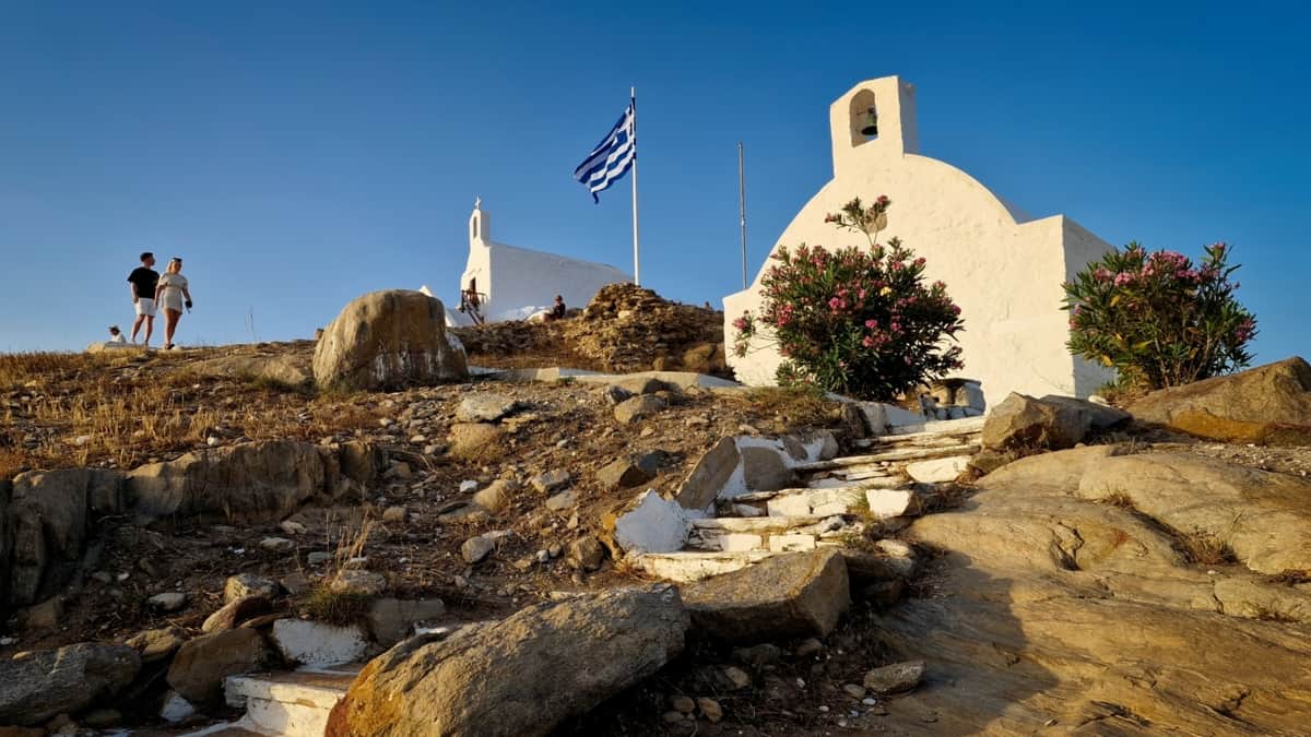 Church of Agios Georgios and Chapel of Agios Nikolaos at the summit of Ios Chora