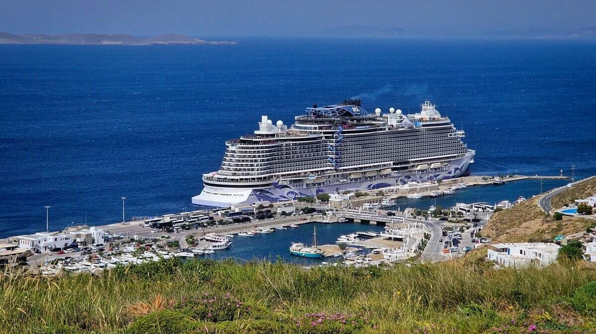 NCL Norwegian Viva in Tourlos Port, Mykonos