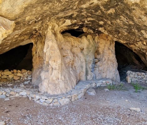 Polyphemus Cave Iraklia