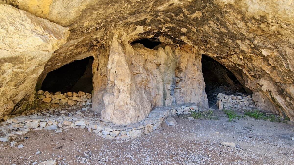 Polyphemus Cave Iraklia