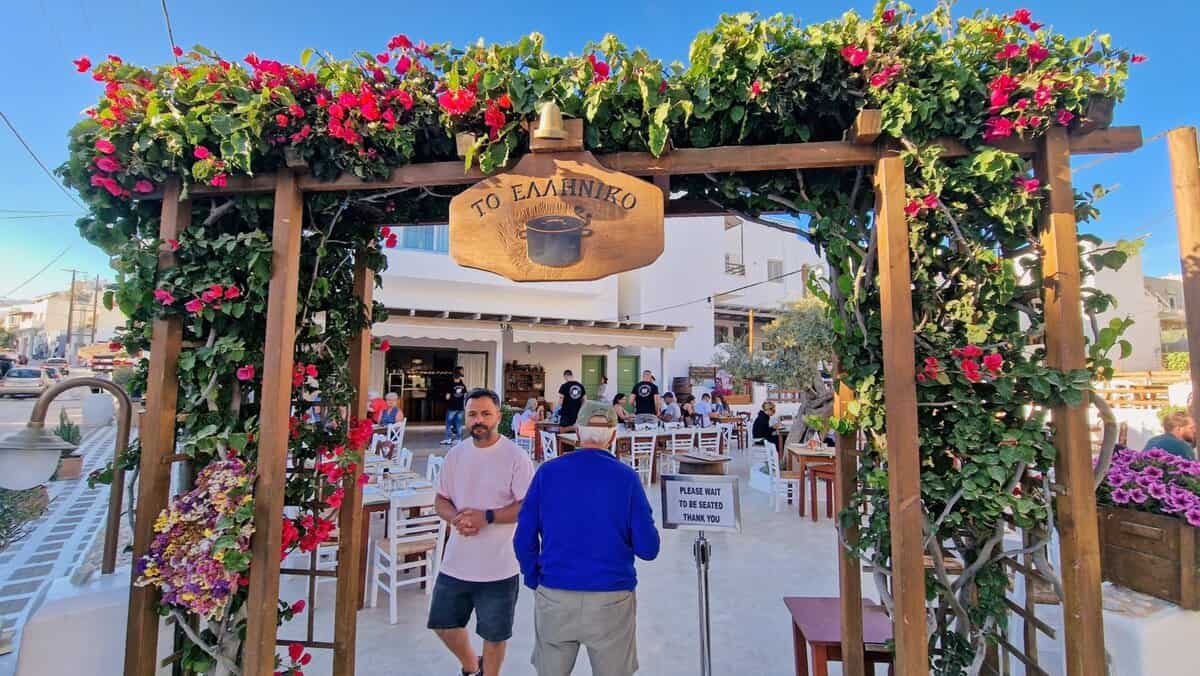 Entrance of To Elliniko restaurant in Naxos Town