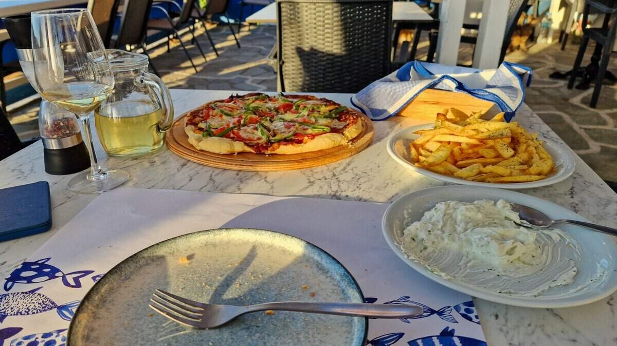 Pizza, chips, tzatziki, and wine at Maistrali on Iraklia